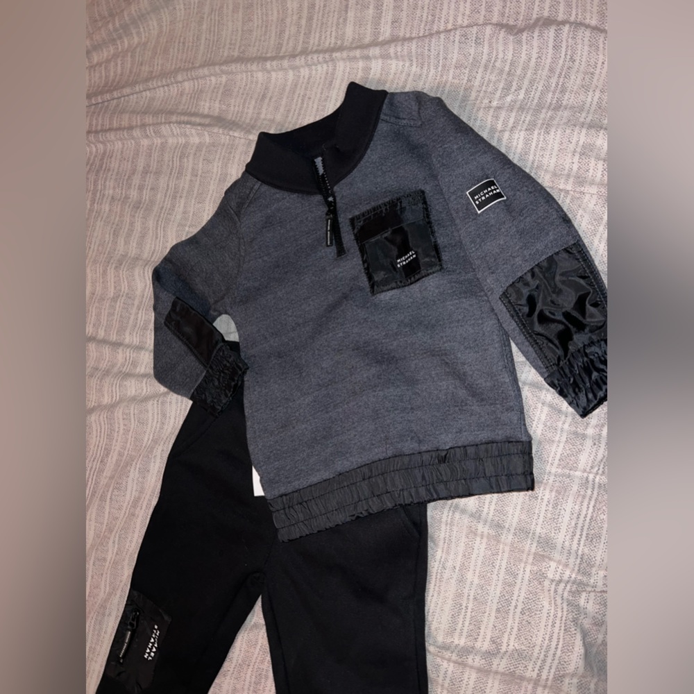 Jogger sweatpants, and sweatshirt, Michael Strahan